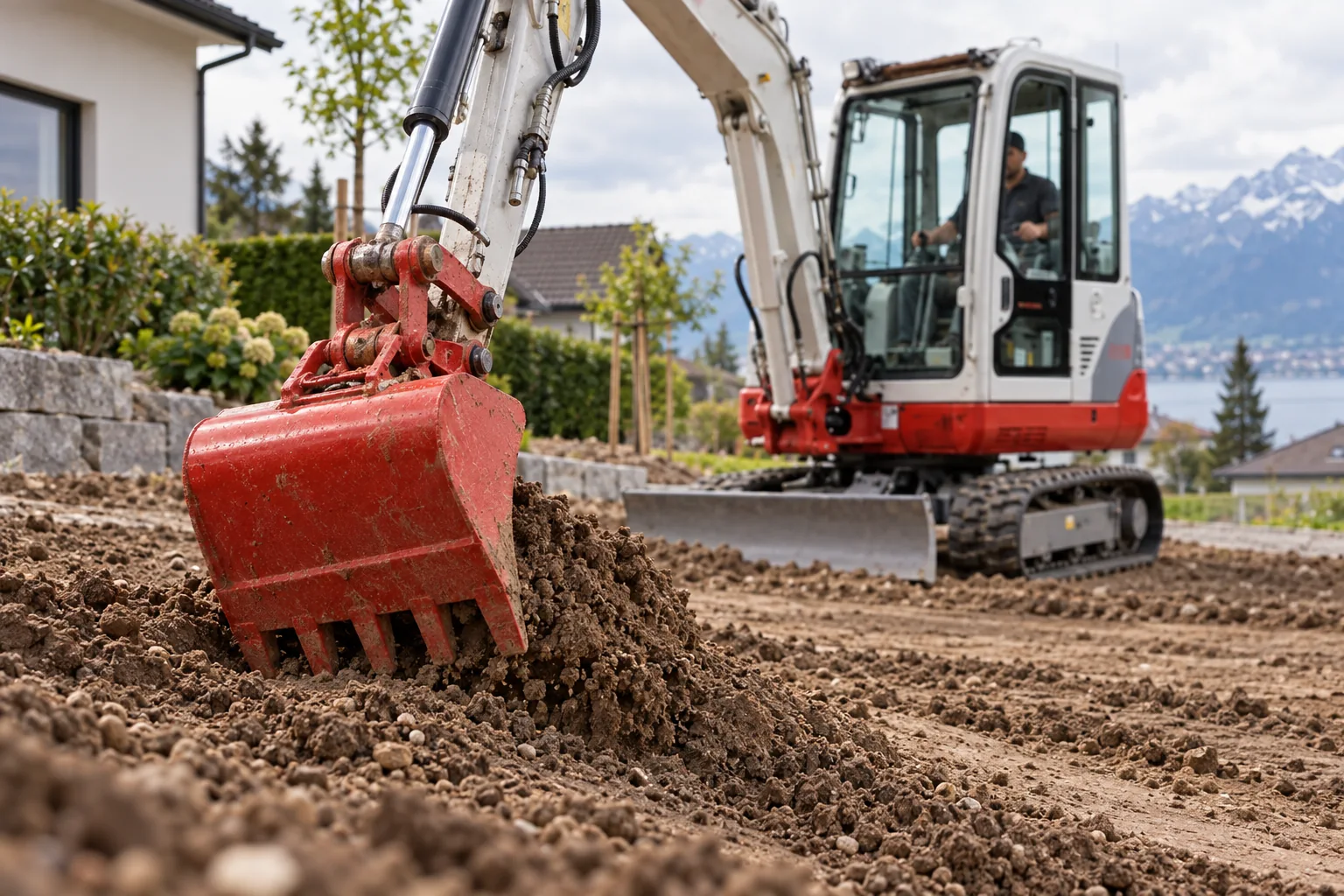 Baggerlöffel bei vorbereiteten Erdarbeiten
